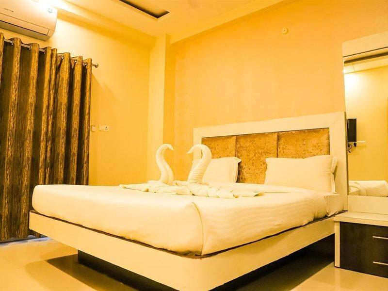Hotel Shri Radha Nikunj - Opposite Prem Mandir Vrindāvan Exterior photo