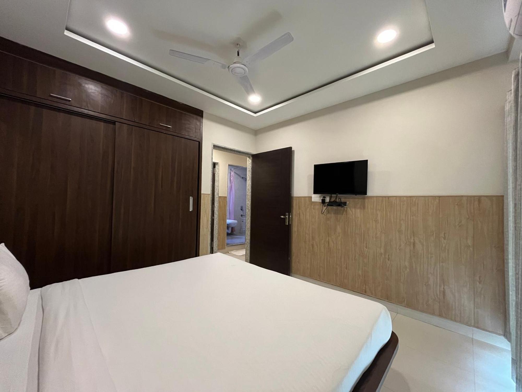 Hotel Shri Radha Nikunj - Opposite Prem Mandir Vrindāvan Exterior photo