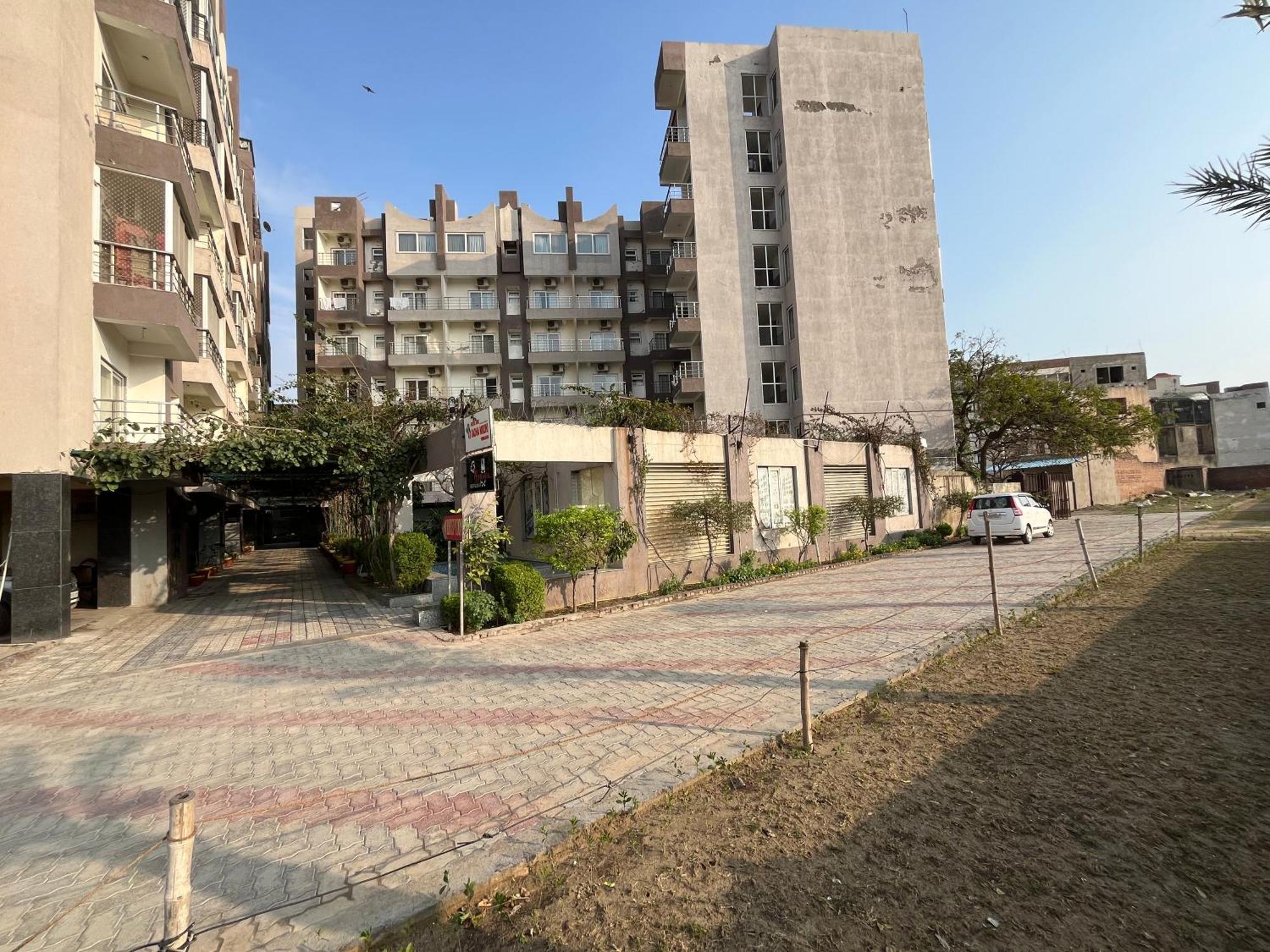 Hotel Shri Radha Nikunj - Opposite Prem Mandir Vrindāvan Exterior photo