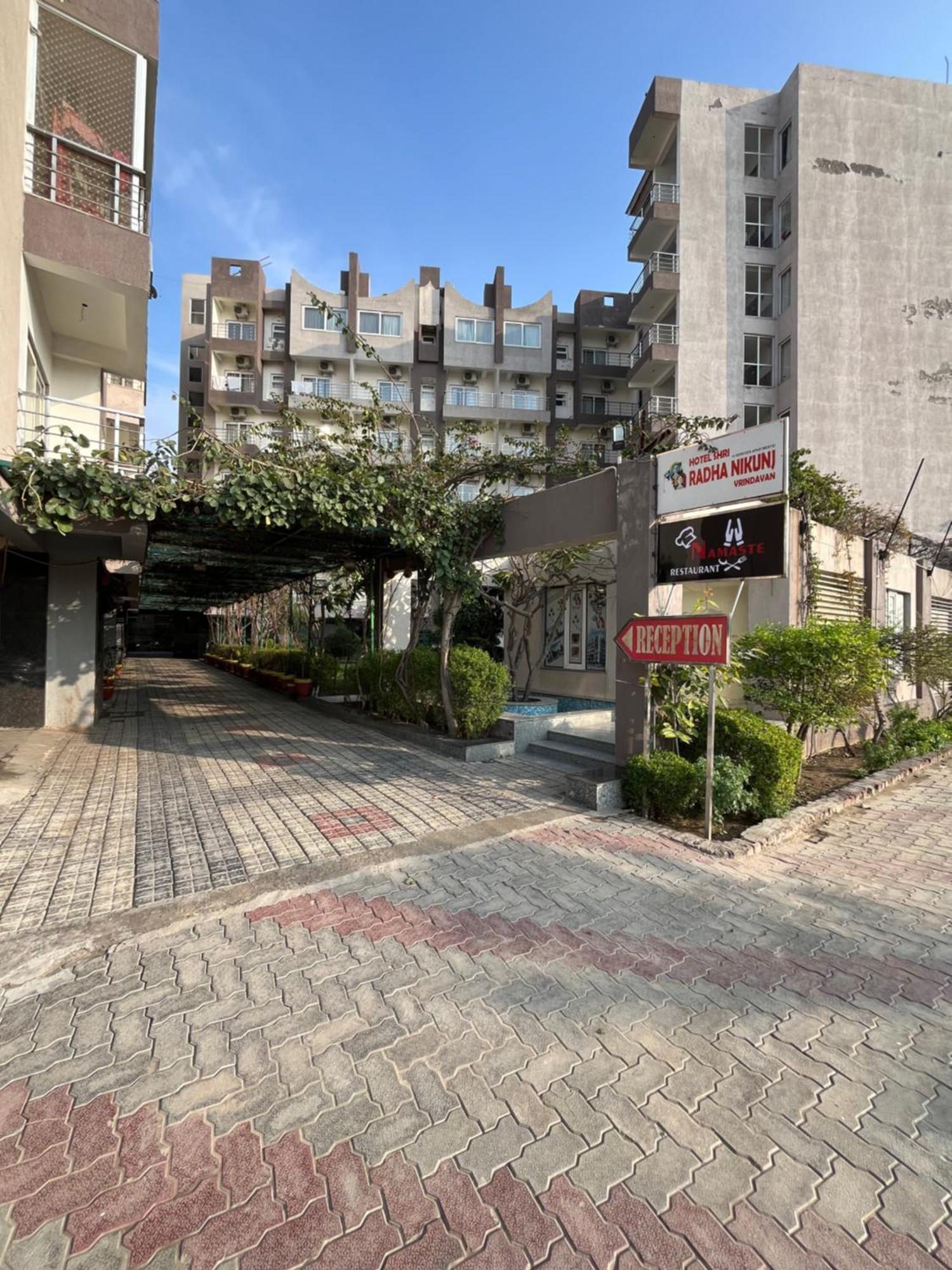 Hotel Shri Radha Nikunj - Opposite Prem Mandir Vrindāvan Exterior photo